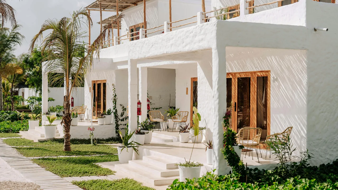 A whitewashed villa with a garden in Tanzania
